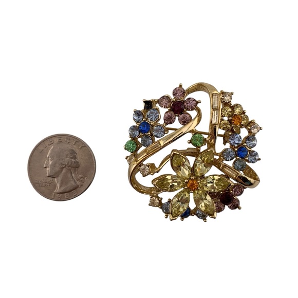 CORO HONORE PASTEL FLORAL BROOCH BY ADOLF KATZ Gold tone Multicolor VTG 1950s 2" - Picture 10 of 11